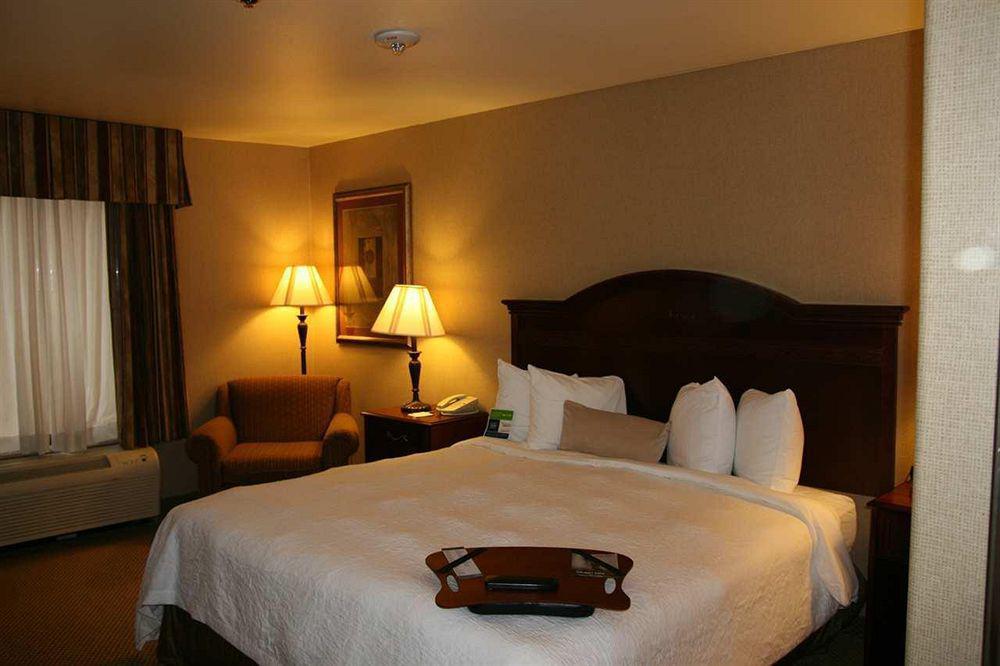 Hampton Inn & Suites Boise-Meridian Room photo