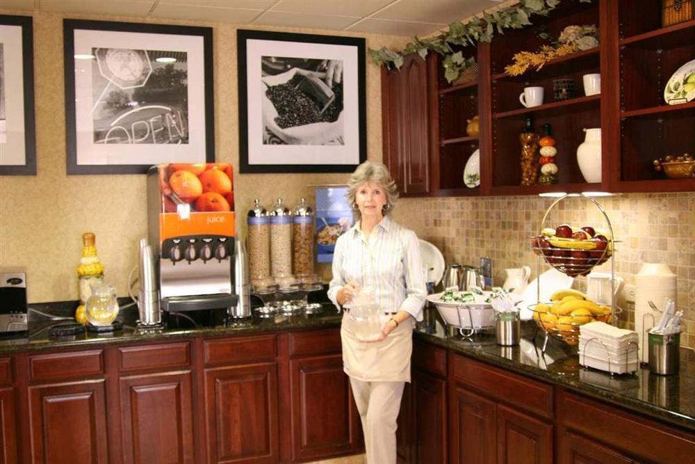 Hampton Inn & Suites Boise-Meridian Restaurant photo